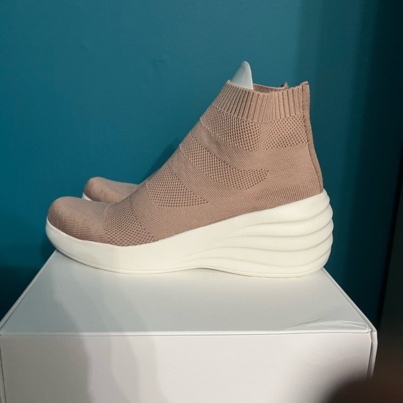 Brash Echo Blush Sneaker Booties - Size 7 - Picture 5 of 5